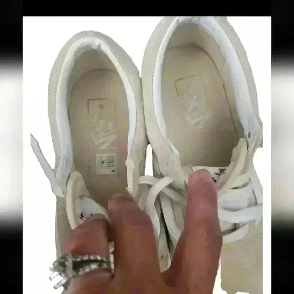 Vans Unisex Old Skool Pig Suede Sneaker In Oatmeal 7W 5.5 M - Picture 9 of 12